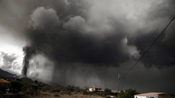 România va fi tranzitată de un nor de cenușă de la erupția vulcanică din La Palma, Spania. ANM: Valorile de sulf sunt la un nivel ridicat