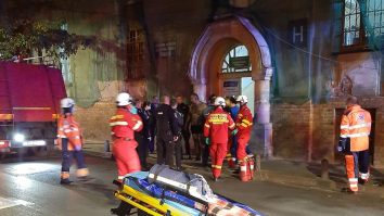 Incendiu provocat de un pacient la Spitalul de Psihiatrie din Arad. Trei pacienți și trei cadre medicale s-au intoxicat cu fum. FOTO