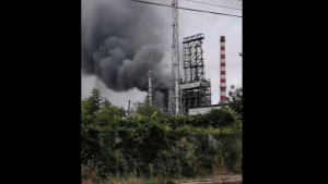 Fum dens la rafinăria din Ploiești