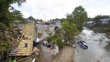 New York declară stare de urgență, din cauza inundațiilor record. Cel puțin opt oameni au murit. VIDEO