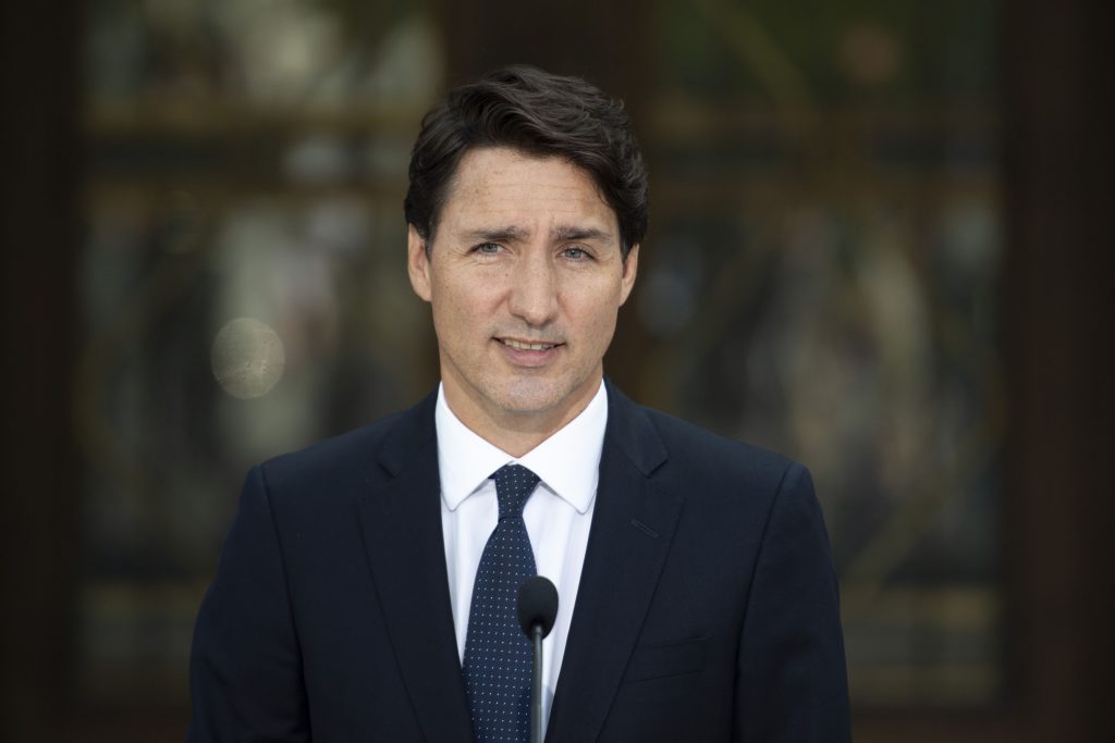 VIDEO: Premierul canadian Justin Trudeau, atacat cu pietre în timpul campaniei