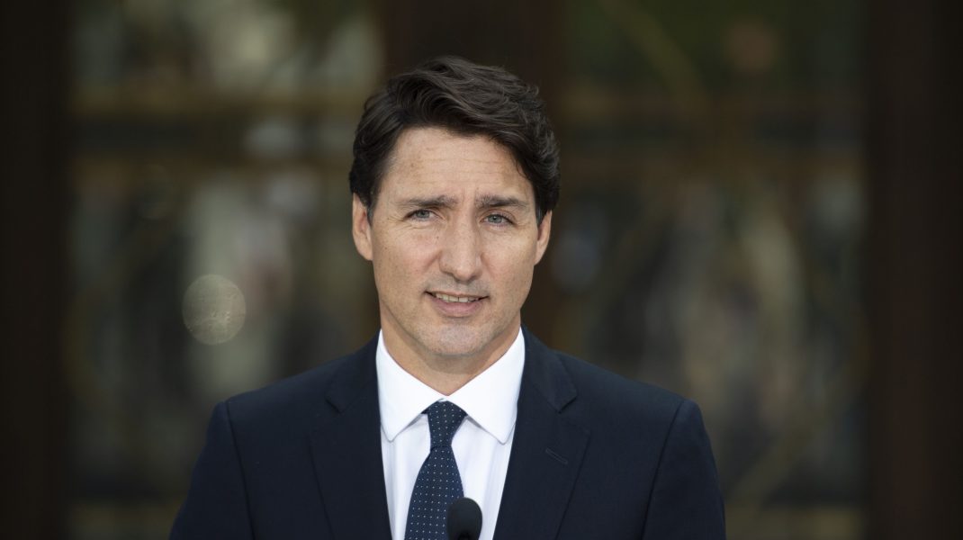 VIDEO: Premierul canadian Justin Trudeau, atacat cu pietre în timpul campaniei