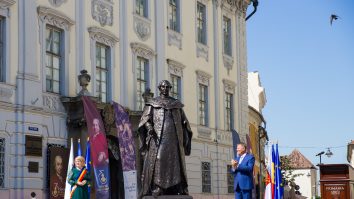 Iohannis, criticat după dezvelirea statuii lui Brukenthal, cel care, la 1784, i-a tras pe roată pe Horea, Cloșca și Crișan