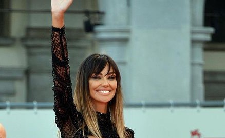 Mădălina Ghenea, apariție spectaculoasă la Festivalul de Film de la Veneția. Cum a defilat pe covorul roșu. FOTO