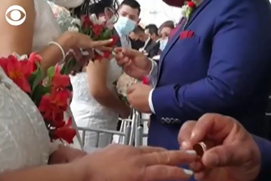 Țara unde pandemia nu a rărit nunțile. Aproape 200 de cupluri, de la 24 la 87 de ani, s-au căsătorit într-o ceremonie comună