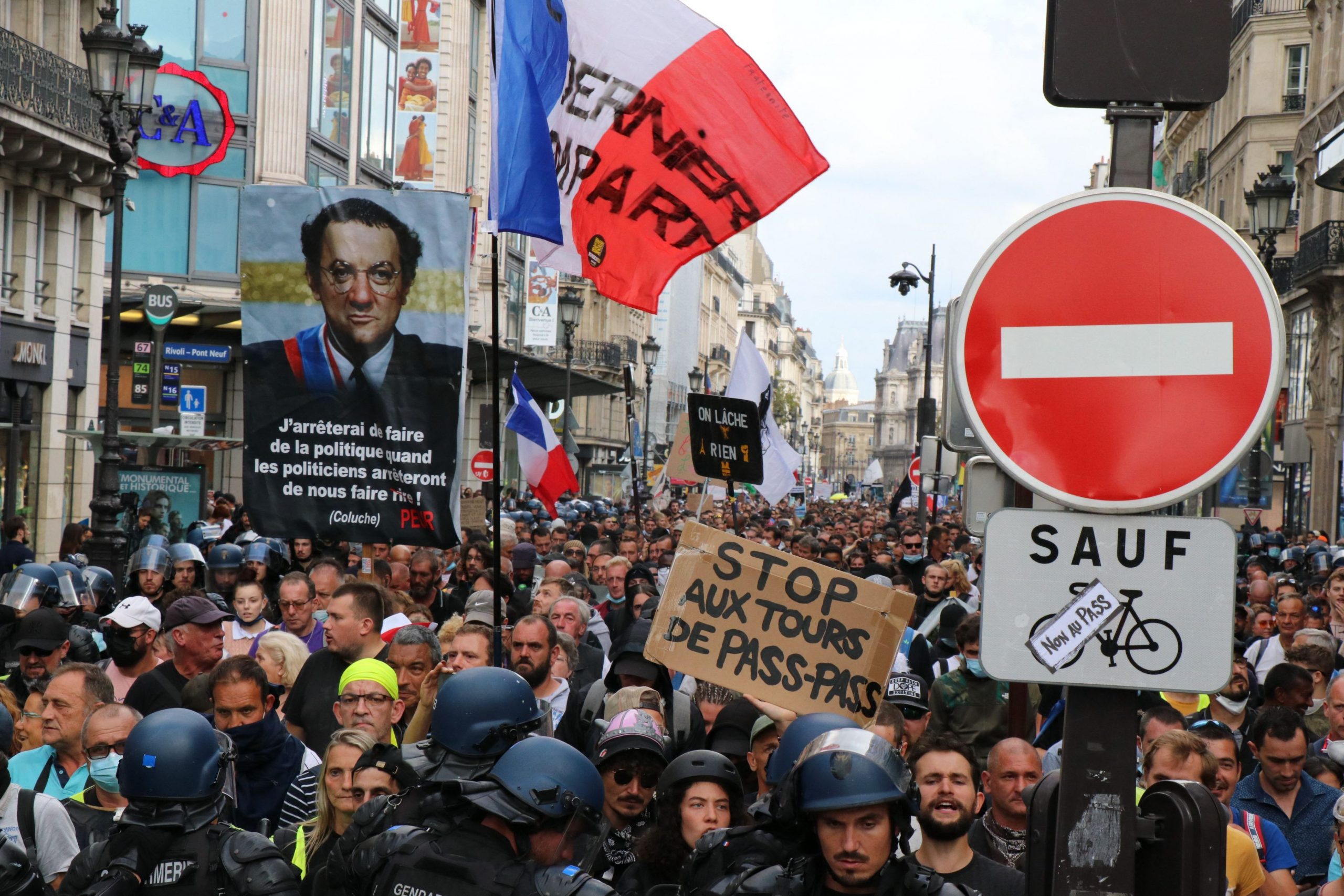 Noi proteste în Europa. Zeci de mii de oameni contestă măsurile impuse în valul 4 al pandemiei