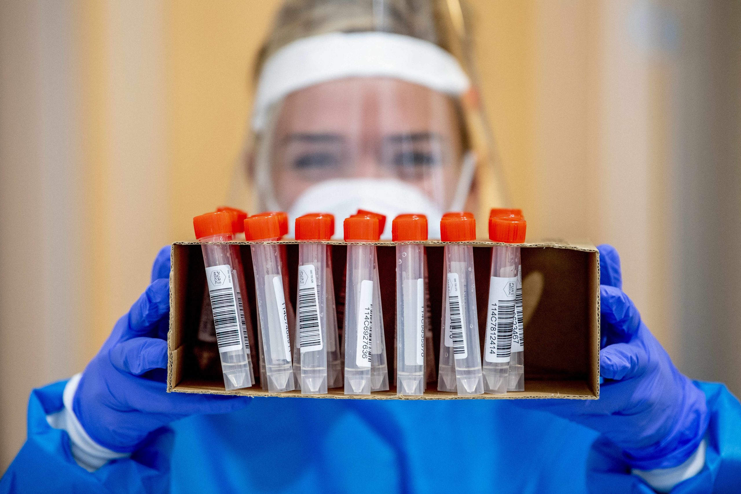 BILANȚUL ZILEI. Peste 7.600 de cazuri noi de coronavirus, depistate în ultimele 24 de ore. Numărul deceselor