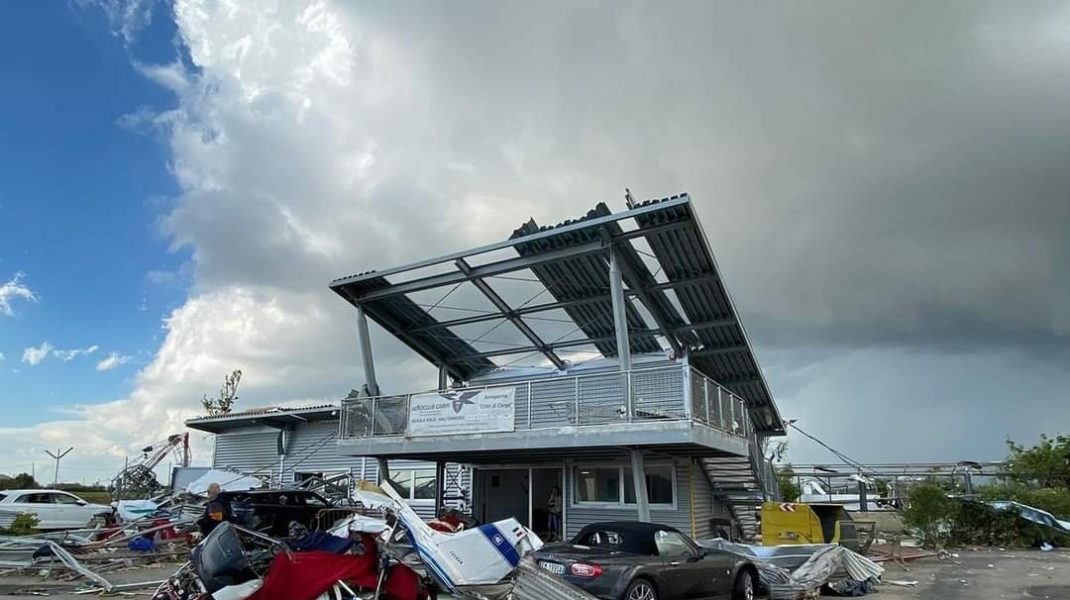 Tornadă violentă filmată în Italia. Imaginile surprinse. VIDEO
