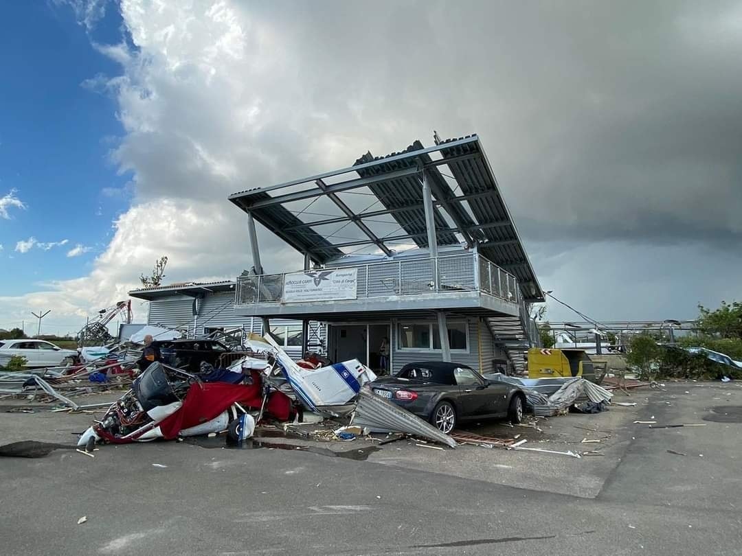 Tornadă violentă filmată în Italia. Imaginile surprinse. VIDEO