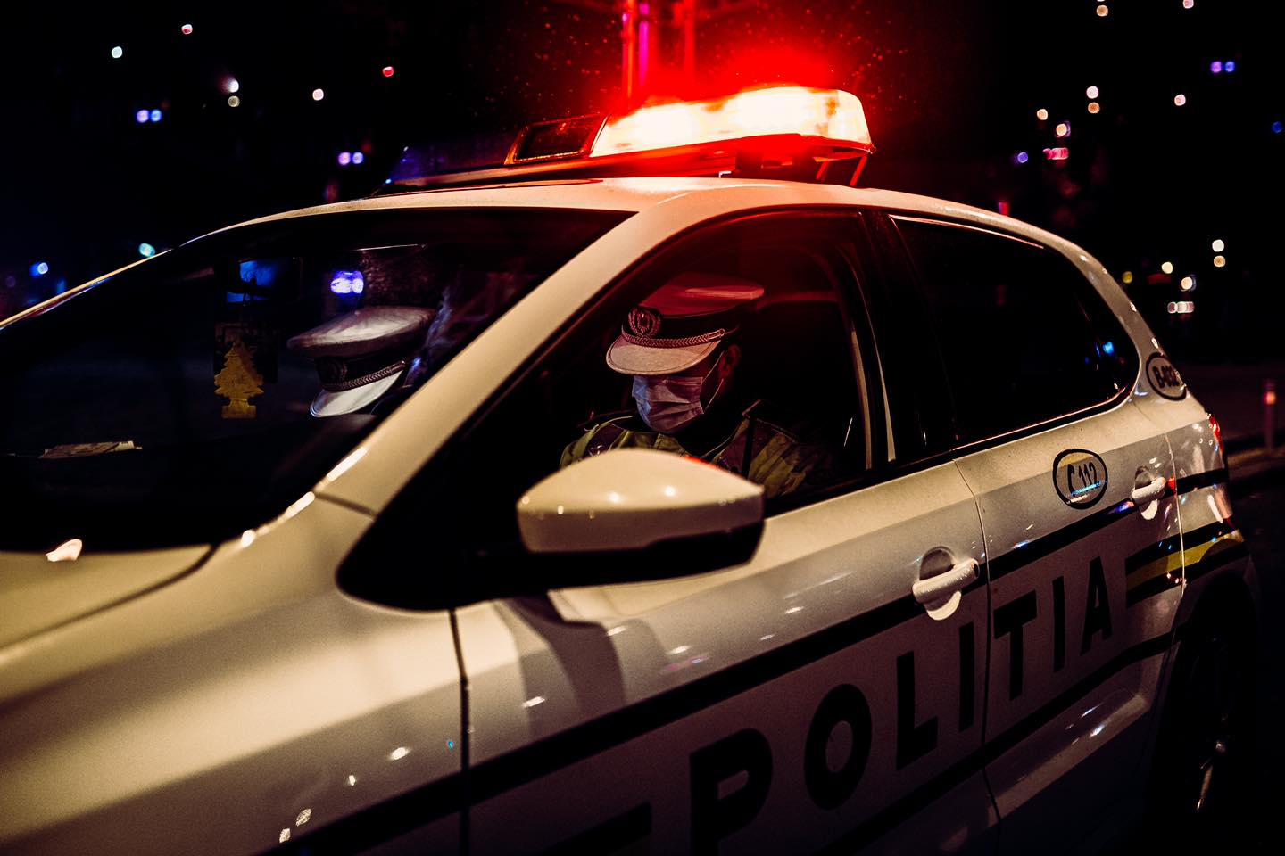 Mamă ucisă de propriul fiu. Fratele suspectului a anunțat poliția