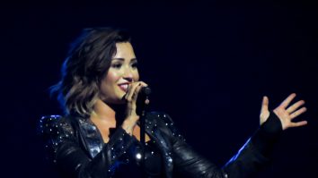 Demi Lovato consideră termenul „extratereștri” un termen ofensator.