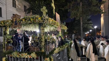 Biserica cere derogare celor care au venit fără certificat verde la pelerinajul de la Iași. 16.000 de persoane au trecut deja pe la moaştele Sfintei Parascheva