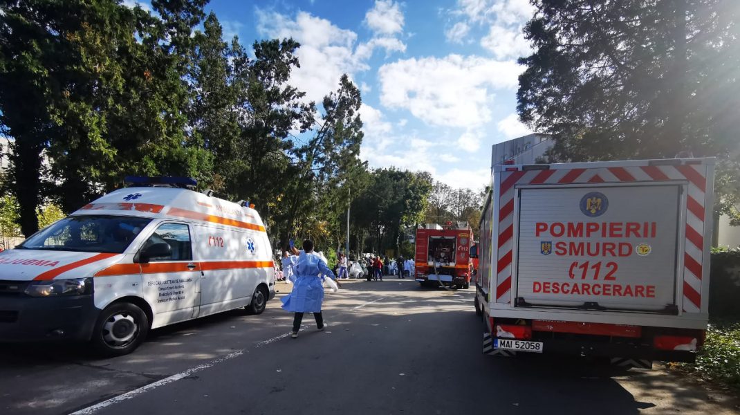 Video. Momentul în care un pacient este resuscitat în curtea spitalului din Constanța