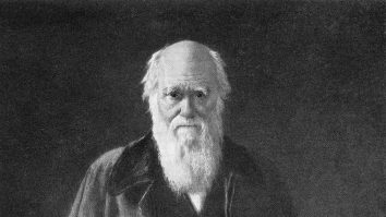 Microscopul dăruit de Charles Darwin fiului său va fi scos la licitaţie
