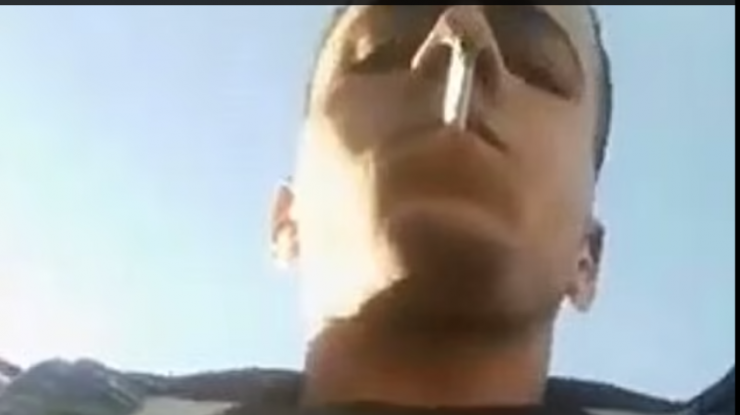 VIDEO. Hoț neinspirat: Un bărbat a furat telefonului unui jurnalist în timpul transmisiunii live pe Facebook