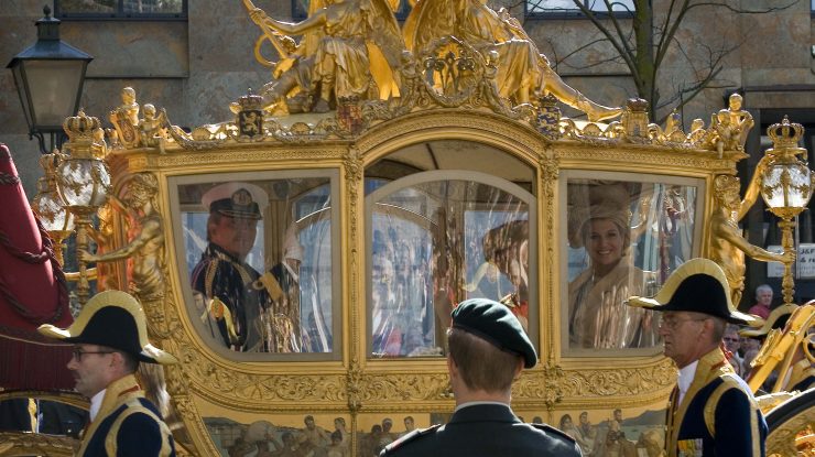 Monarhul olandez se poate căsători cu o persoană de același sex fără a fi nevoit să renunțe la tronul regal.