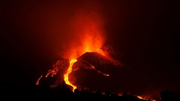 Vulcanul din La Palma își continuă faza explozivă. Sfârșitul erupției vulcanice nu se întrevede