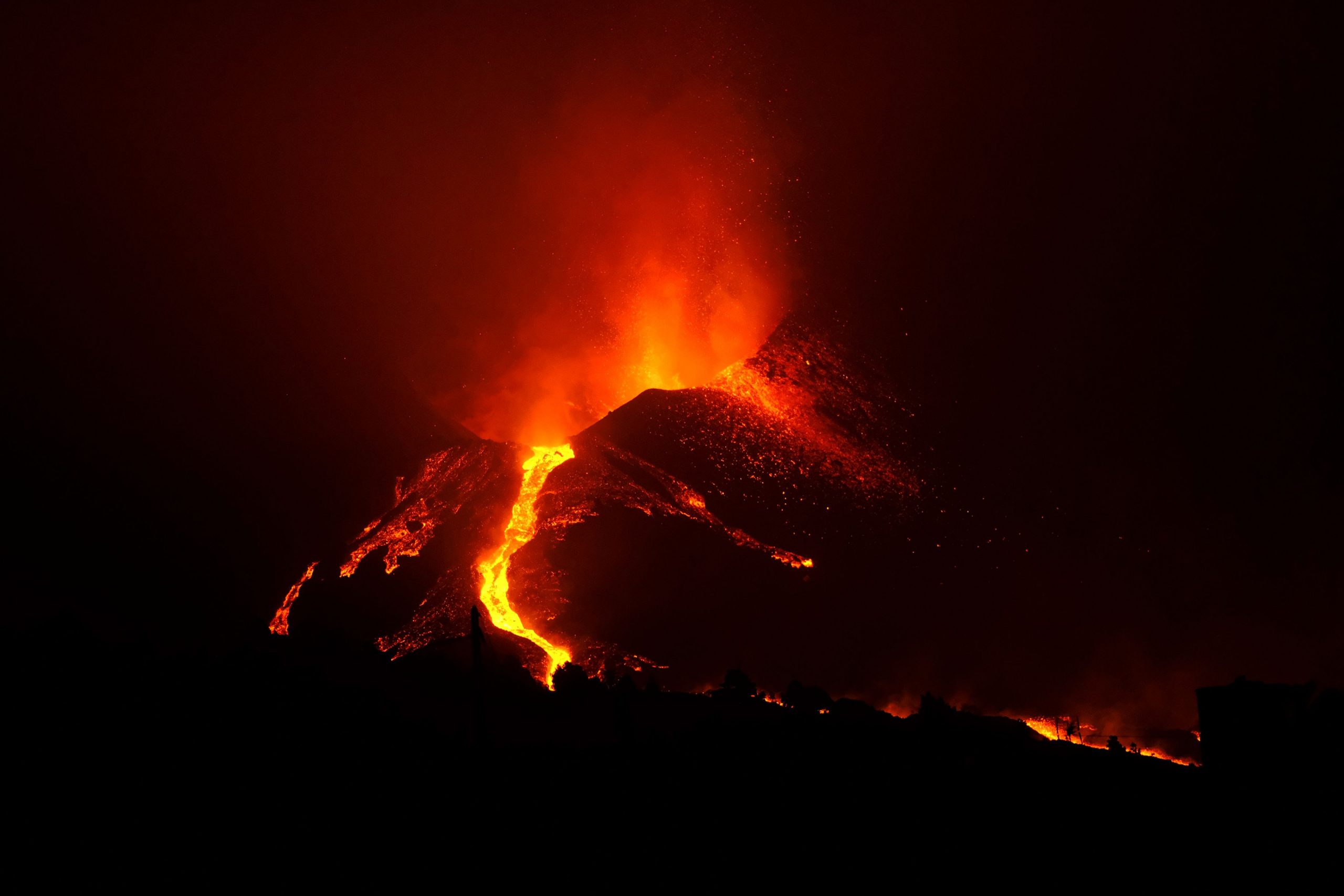 Vulcanul din La Palma își continuă faza explozivă. Sfârșitul erupției vulcanice nu se întrevede