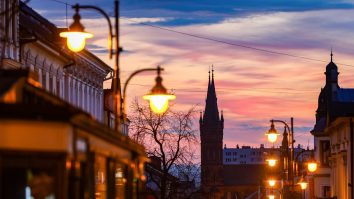 Politicianul care conduce Polonia din umbră se retrage de la Guvern. Bruxelles-ul jubilează