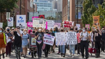 Femei protestând împotriva legii avortului SUA