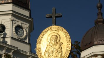 Sfânta Cuvioasă Parascheva, ocrotitoarea Moldovei, sărbătorită azi. Cel mai mare pelerinaj ortodox are loc la Iași