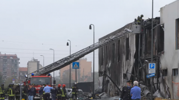 Şapte din cele opt persoane decedate în accidentul aviatic din Milano sunt români, conform MAE