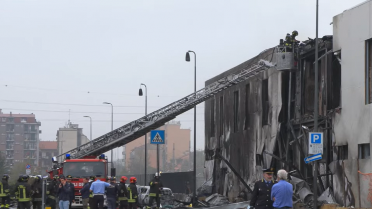 Şapte din cele opt persoane decedate în accidentul aviatic din Milano sunt români, conform MAE