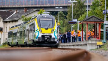 O femeie a fost violată în tren. Pasagerii nu au intervenit