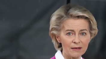 Von der Leyen: „Toţi cei care fug de bombele lui Putin sunt bineveniţi în Europa”