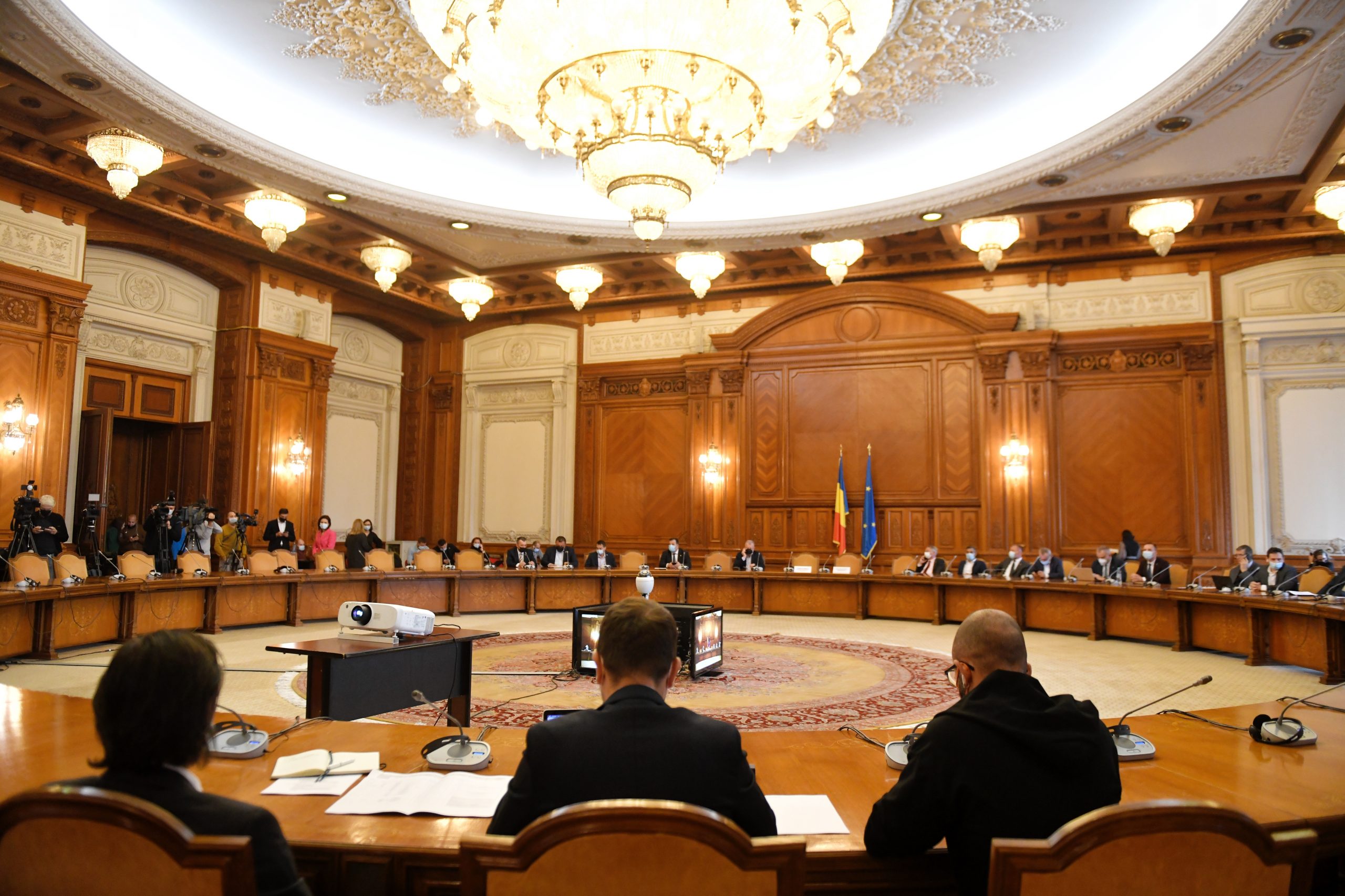 Lista miniştrilor din noul Guvern şi programul de guvernare au fost depuse la Parlament