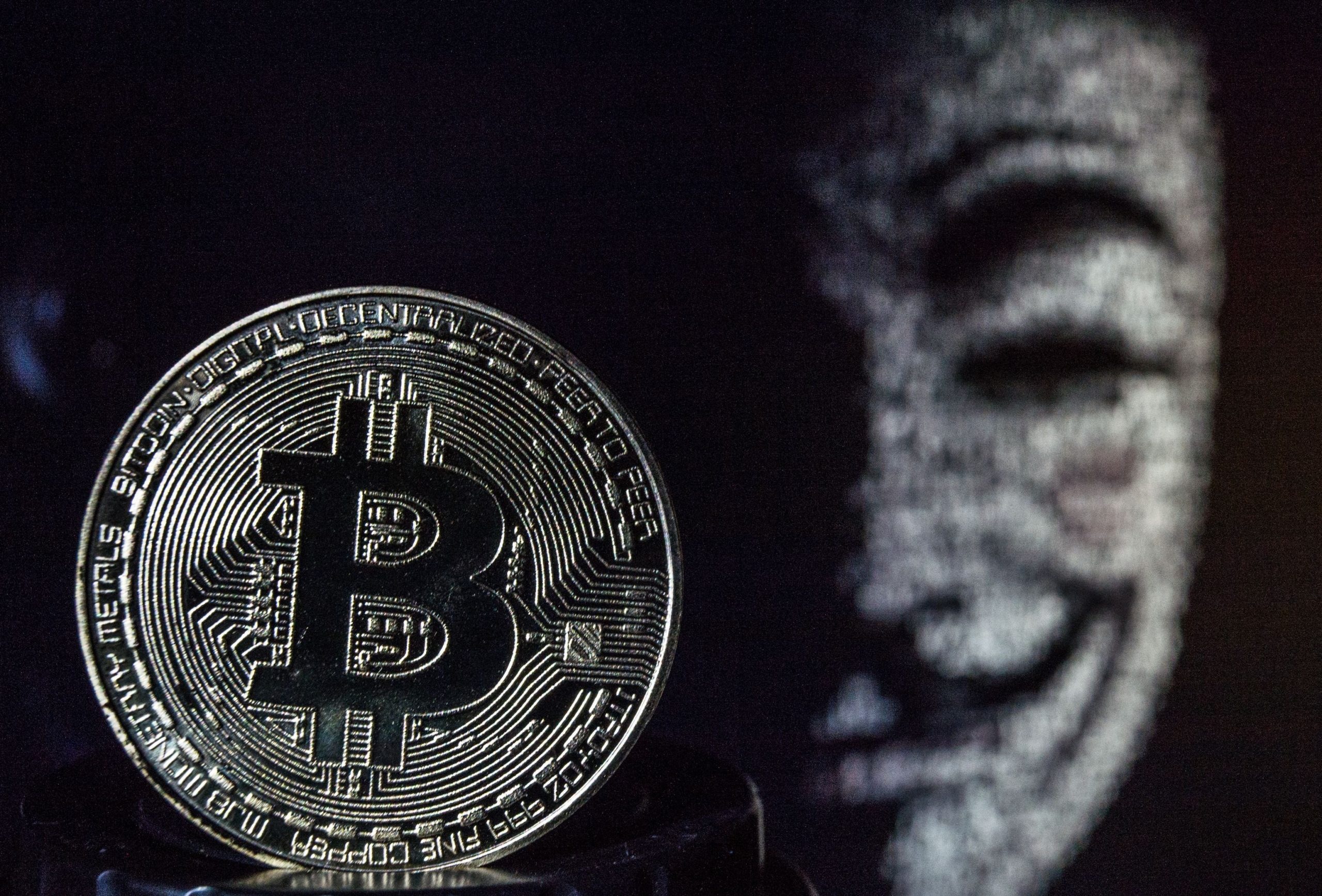 Hackerii au furat criptomonede de la 6.000 de clienți Coinbase. Reacția companiei