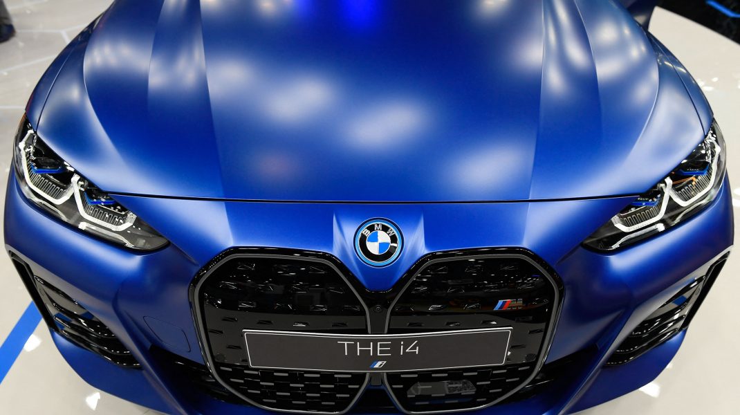 BMW albastru