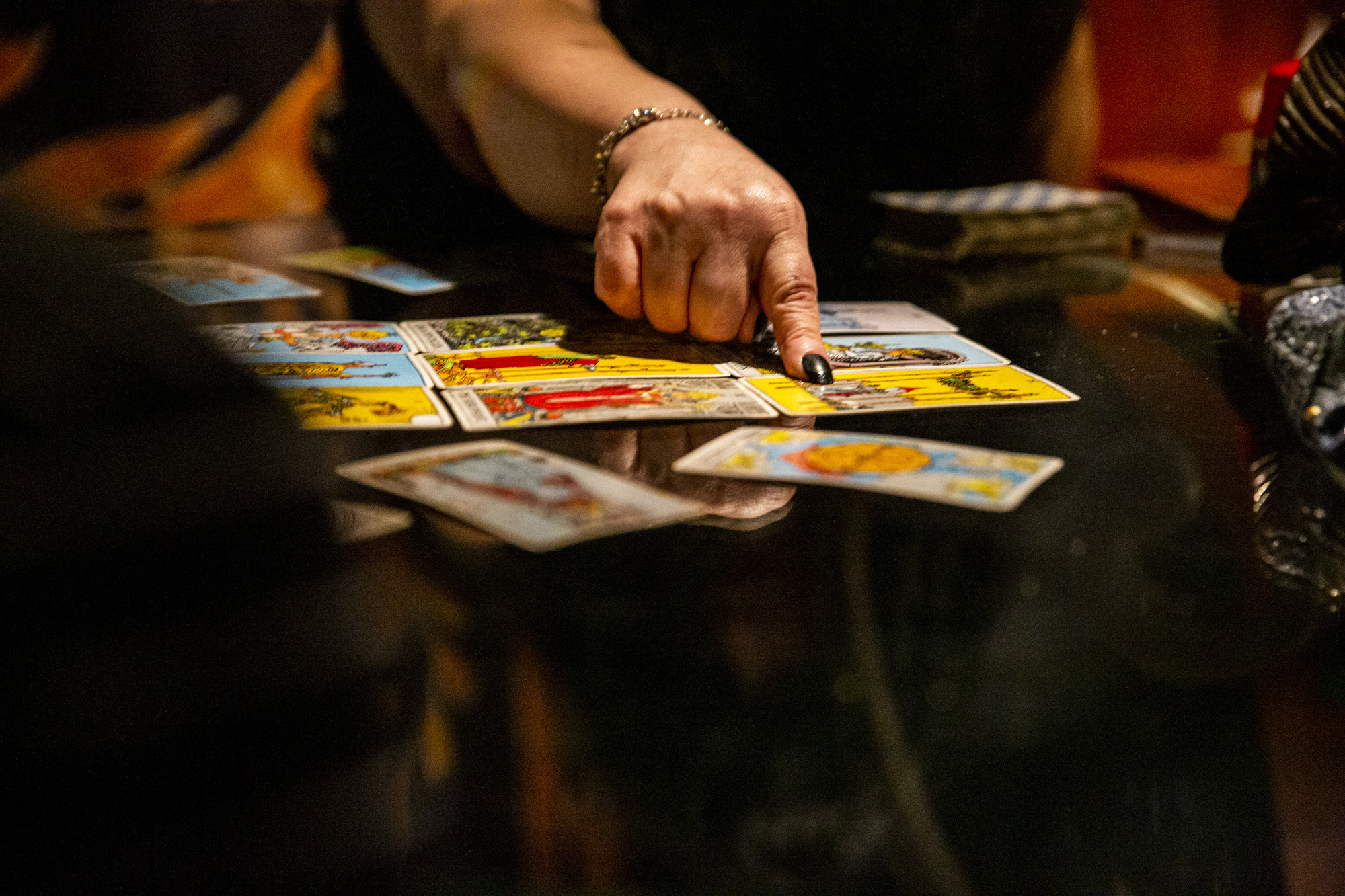 Un bărbat dă în judecată o clarvăzătoare care „a promis să înlăture blestemul fostei iubite”