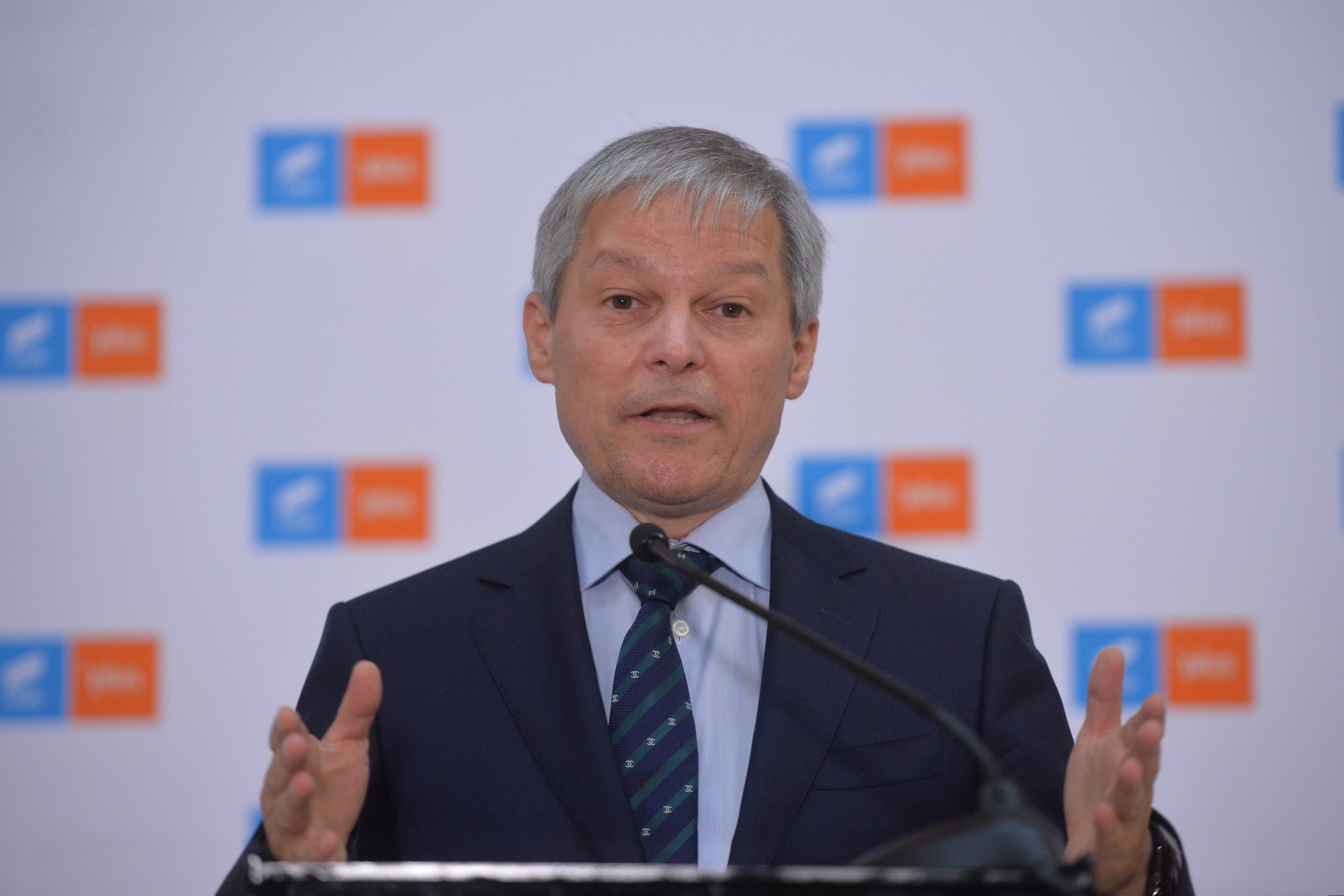 Cioloş: Explorăm dacă este posibil sau nu să refacem coaliţia. Așteptăm PNL să vină cu un răspuns