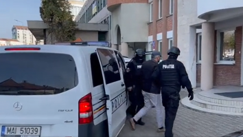 VIDEO. Percheziții, după ce o femeie a fost înșelată de doi bărbați cu 60.000 de lire sterline