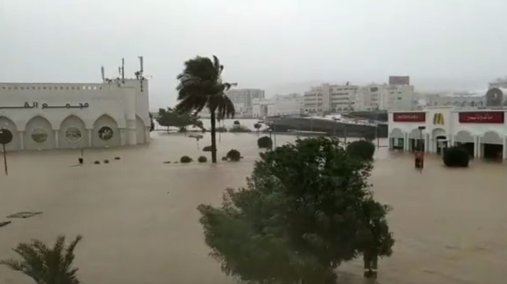 VIDEO. Străzi inundate, case distruse și electricitate tăiată într-o capitală cu 1,5 milioane de locuitori care este ocupată de ape. Pericolul amenință și alte state