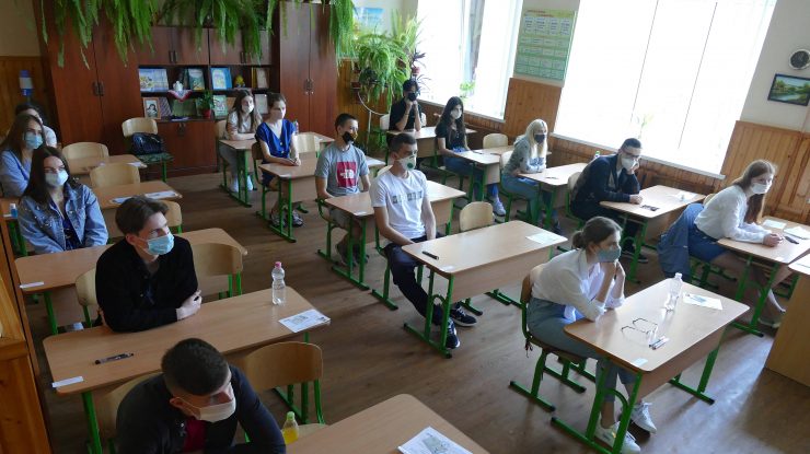 Lege promulgată: Elevii vor studia obligatoriu educaţie financiară şi educaţie juridică începând cu anul şcolar viitor