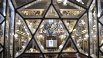 Un neonazist a primit peste 100 de ani de închisoare pentru un atac mortal într-o sinagogă. I s-a refuzat dreptul de a vorbi într-o sală de judecată