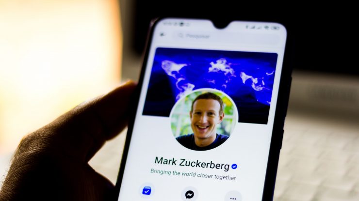 February 24, 2020, GlÃ³Ria De Dourados, Mato Grosso do Sul, Brazil: In this photo illustration the profile of Facebook founder Mark Zuckerberg seen displayed on a smartphone. (Credit Image: © Rafael Henrique/SOPA Images via ZUMA Wire) Company logos displayed on smartphone in Brazil - 24 Feb 2020