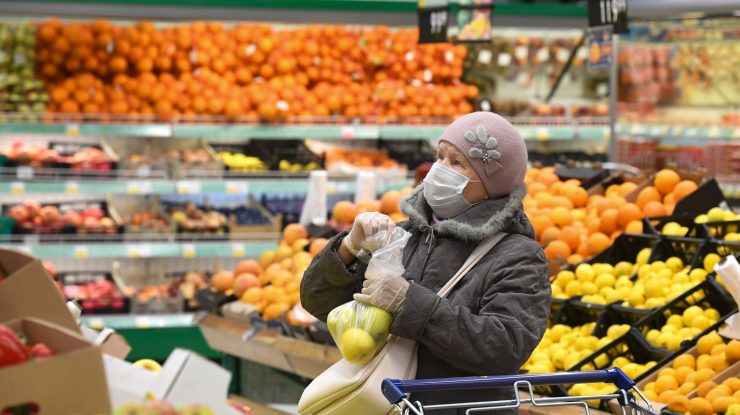 Hipermarketul care primește clienții indiferent dacă ai sau nu certificat verde