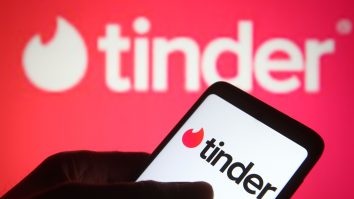 Tinder lansează o nouă funcție "Plus One" pentru a-i ajuta pe utilizatori să găsească o parteneră de nuntă.