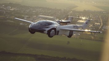 VIDEO. Mașini zburătoare, asta visează producătorii auto. O companie uriașă și-a anunțat deja planurile