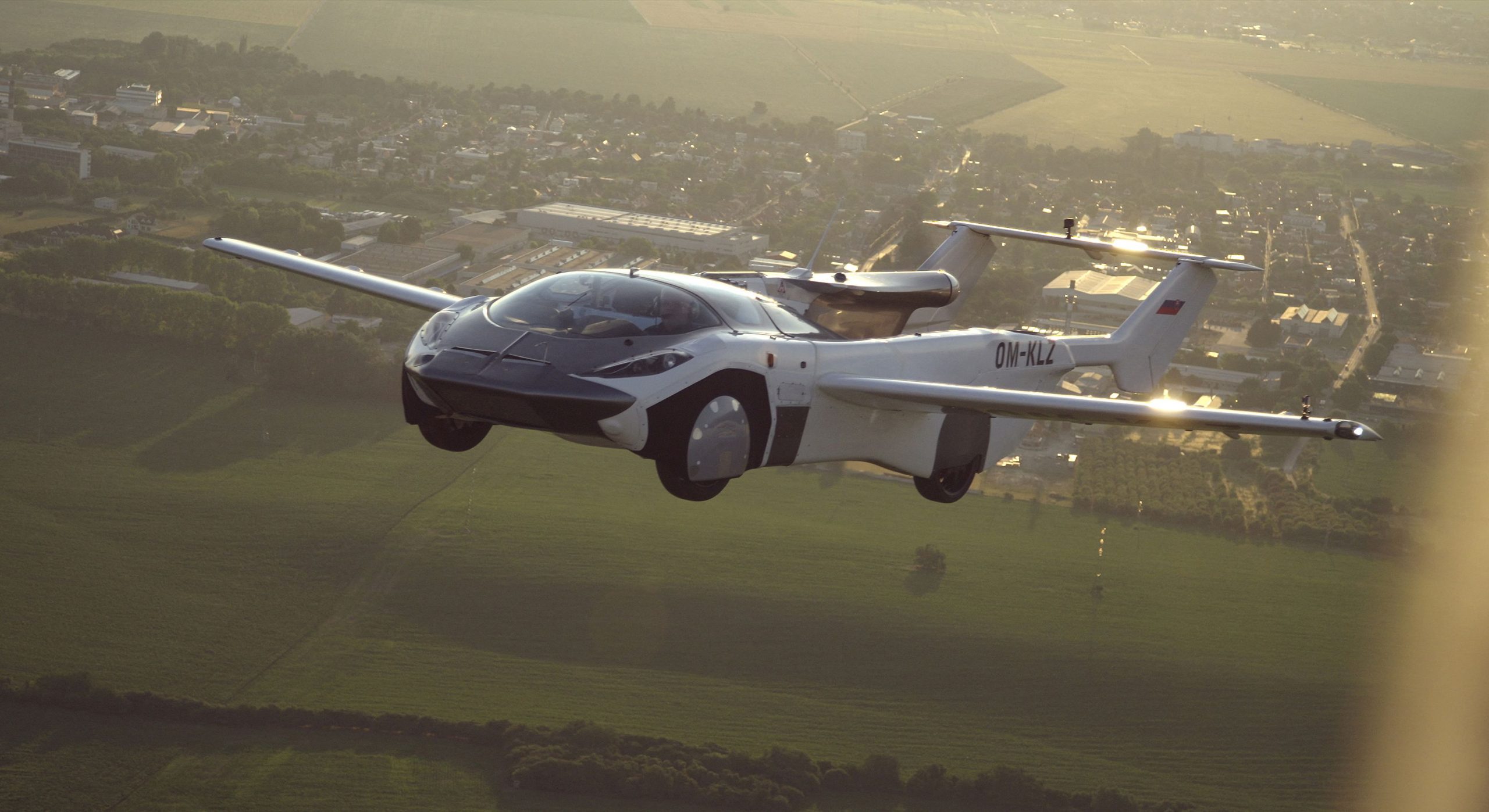 VIDEO. Mașini zburătoare, asta visează producătorii auto. O companie uriașă și-a anunțat deja planurile