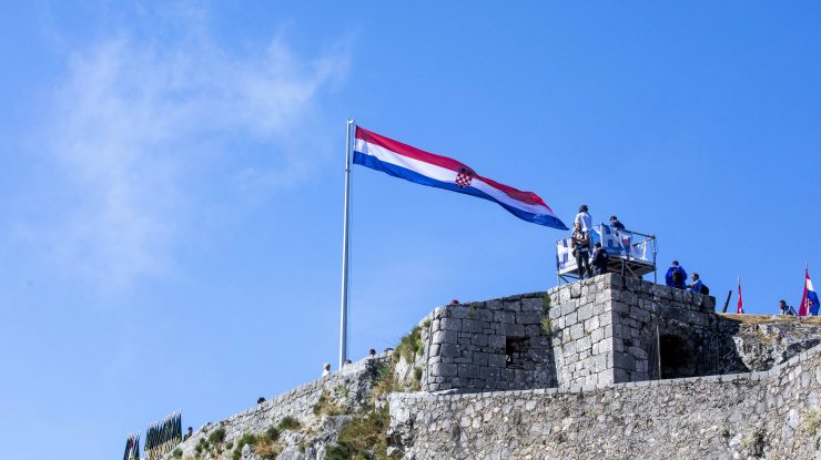 VIDEO. Țara care a deschis primul său sat pentru nomazii digitali. Nu mai vrei să lucrezi de la birou? Poți merge aici