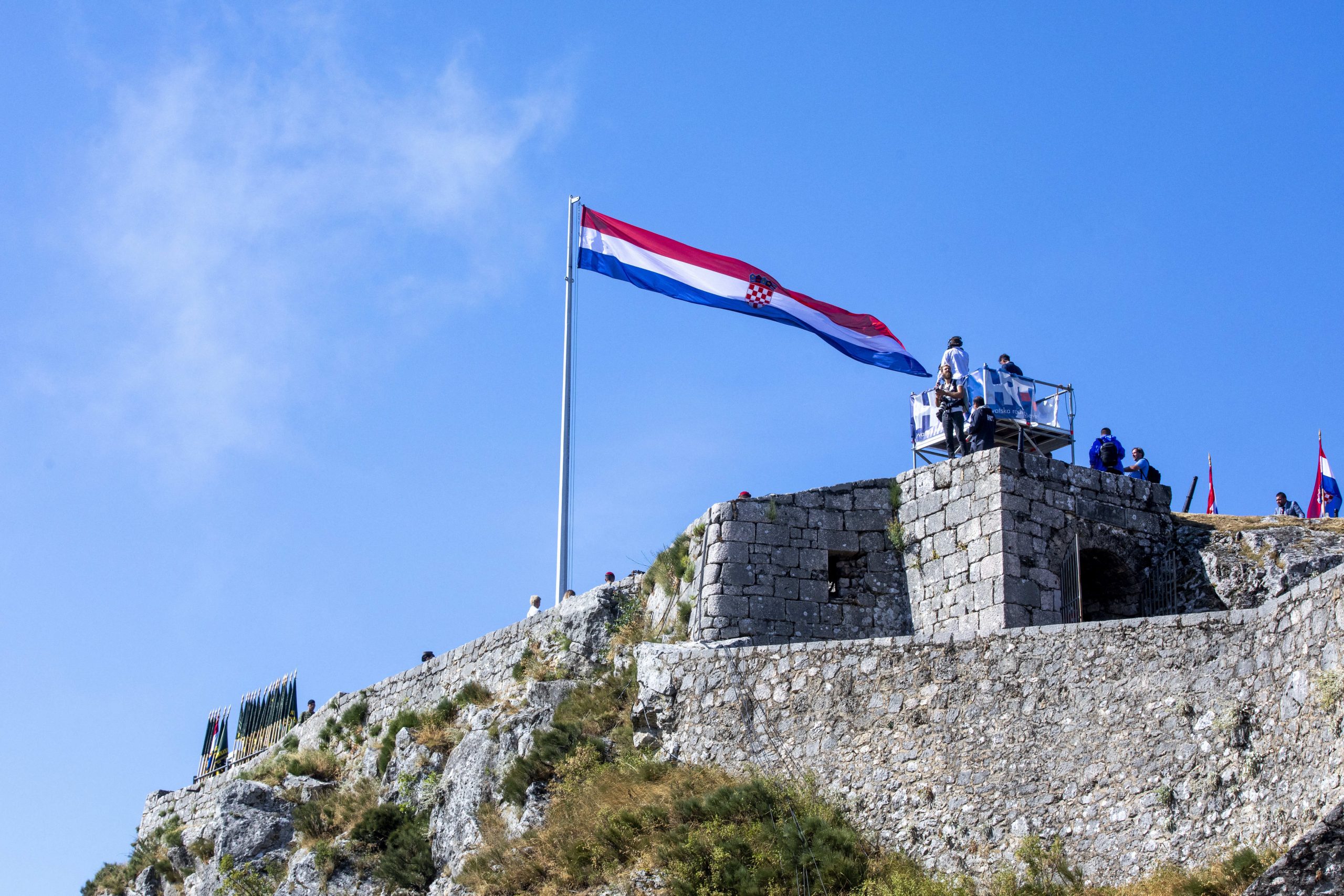 VIDEO. Țara care a deschis primul său sat pentru nomazii digitali. Nu mai vrei să lucrezi de la birou? Poți merge aici