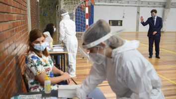 Ministrul Educației: 70 de milioane de teste pe bază de salivă vor fi distribuite în școli