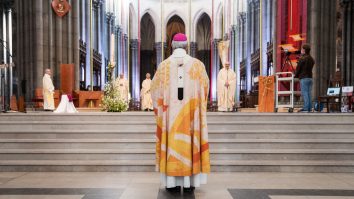 Raport scandalos despre Biserica Catolică din Franța: 216.000 de victime ale pedofiliei unor „preoți prădători”