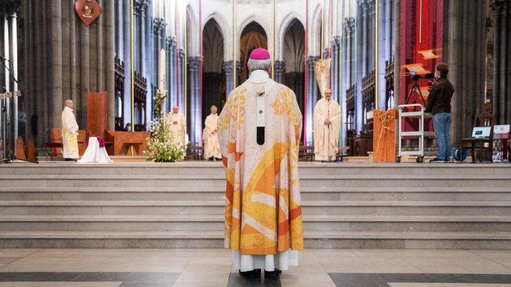Raport scandalos despre Biserica Catolică din Franța: 216.000 de victime ale pedofiliei unor „preoți prădători”