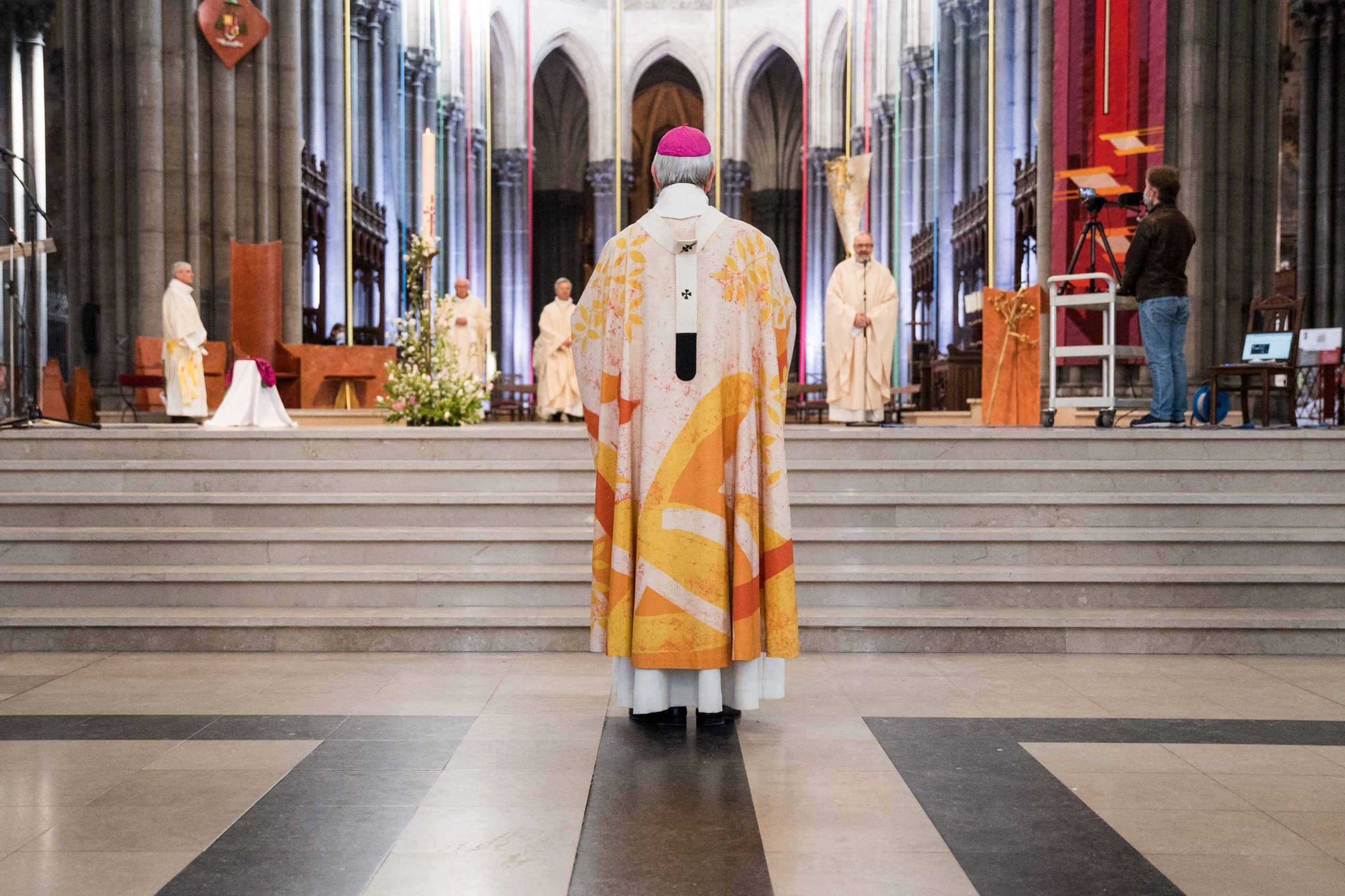 Raport scandalos despre Biserica Catolică din Franța: 216.000 de victime ale pedofiliei unor „preoți prădători”