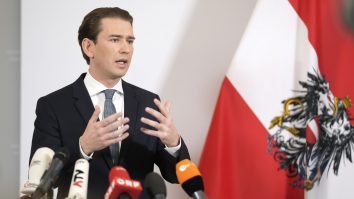 Sebastian Kurz, cancelarul Austriei, demisionează ca urmare a unor acuzaţii de corupţie